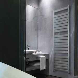 scaldasalviette ad acqua calda