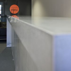 banco reception in calcestruzzo