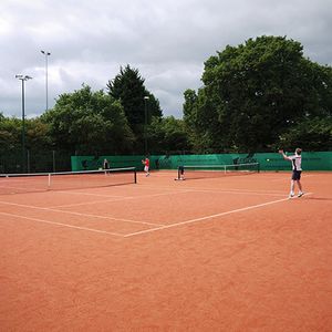 terra battura sintetica per campo da tennis