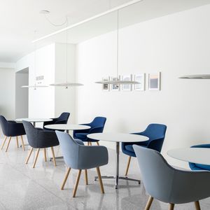 sedia visitatore moderna / imbottita / in tessuto / per uso residenziale