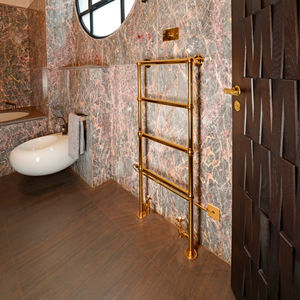 scaldasalviette ad acqua calda