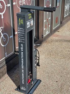 stazione di riparazione biciclette in acciaio galvanizzato 1