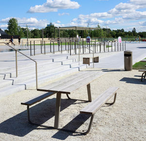 tavolo da picnic contemporaneo 1