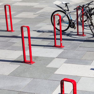 rastrelliera per biciclette a pavimento