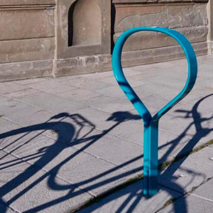 rastrelliera per biciclette a pavimento