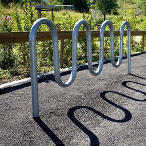 rastrelliera per biciclette a pavimento