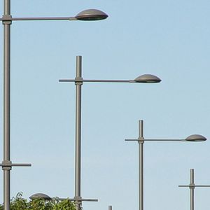 braccio per lampione stradale moderno in alluminio 1