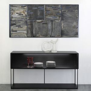 credenza con piedi alti