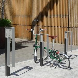 rastrelliera per biciclette a pavimento
