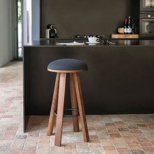 sgabello in stile rustico