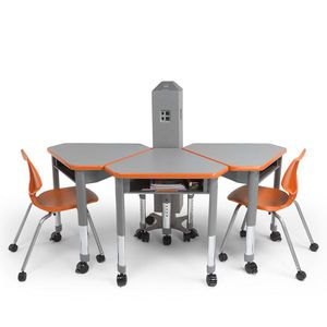 tavolo per corsi di formazione contemporaneo