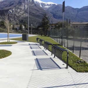 rastrelliera per biciclette a pavimento