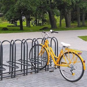 rastrelliera per biciclette a pavimento