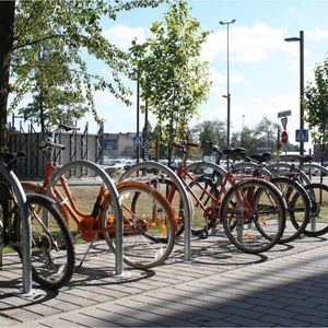 rastrelliera per biciclette a pavimento