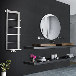 scaldasalviette ad acqua calda
