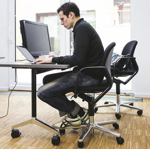 tavolo da lavoro contemporaneo