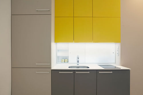 Cucina contemporanea - YELLOW AND GREY - LE BON spol.s.r.o. - in laminato / a scomparsa / con impugnature