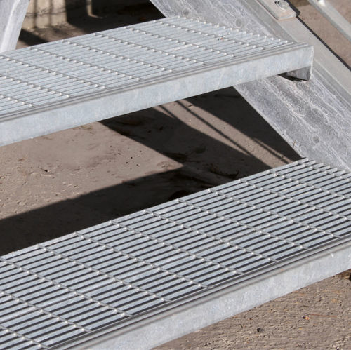 Grigliato in acciaio galvanizzato - GRADINI STANDARD - Defim Orsogril - per gradini di scale / di sicurezza / antiscivolo
