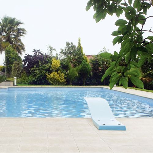Bordo di piscina in calcestruzzo - PORTUCALE - A Cimenteira do Louro - antiscivolo