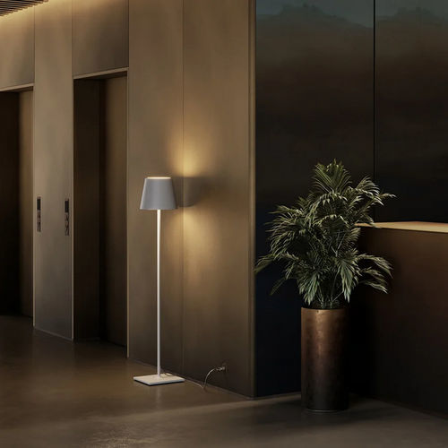 Lampada da terra - POLDINA - Zafferano Srl - in ghisa di alluminio / in policarbonato / contemporanea