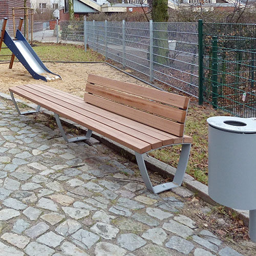 Panca per spazi pubblici contemporanea - CADO LEVIS - Gem. Westeifel Werke GmbH - in legno di latifoglie / in acciaio / con schienale