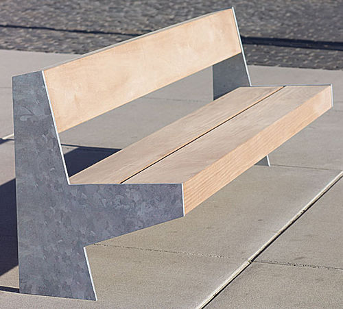 Panca per spazi pubblici contemporanea - VERSIO JUNO - Gem. Westeifel Werke GmbH - in legno di latifoglie / in acciaio galvanizzato / in calcestruzzo