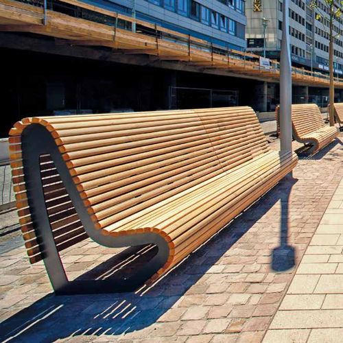 Panca per spazi pubblici contemporanea - Saarbrücken - Gem. Westeifel Werke GmbH - in acciaio galvanizzato / in acciaio con rivestimento a polvere / in legno di latifoglie