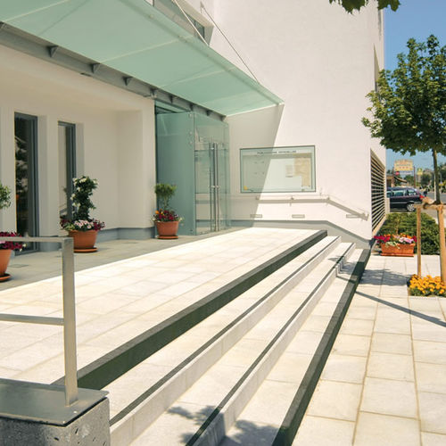 Gradino in pietra ricostituita - VISUALGRIP®  - QUARTZO DESIGN - antiscivolo / prefabbricato