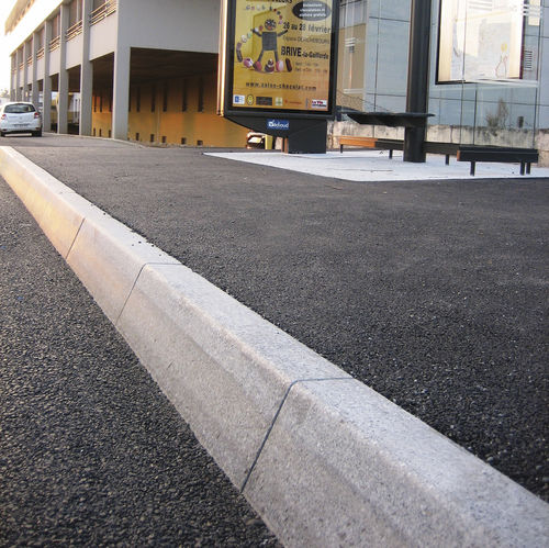 Bordura in pietra ricostituita - CITYBUS® T4H - QUARTZO DESIGN - di fermate d'autobus / lineare