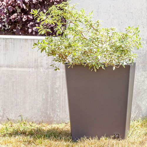 Vaso da giardino in ferro - SKEW : 614 - SIT Urban Design - trapezoidale / per spazio pubblico