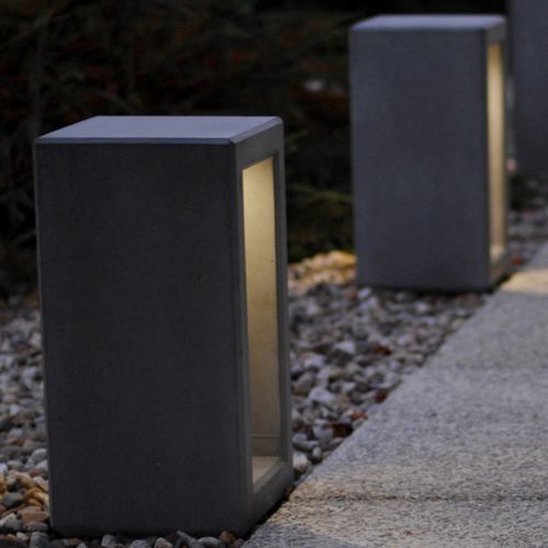 Lampioncino per spazio pubblico - OUTLINE : 535.L - SIT Urban Design - contemporaneo / in calcestruzzo / LED