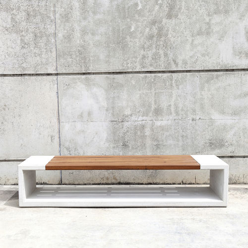 Panca per spazi pubblici contemporanea - OUTLINE : 530 - SIT Urban Design - in legno / in calcestruzzo