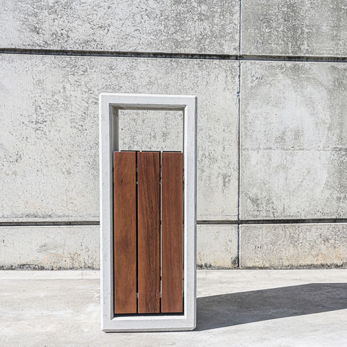 Portarifiuti in legno - OUTLINE : 532.CXMD - SIT Urban Design - in calcestruzzo / per spazio pubblico / singolo