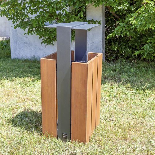 Portarifiuti in ferro - WADE : 621 / 621.C - SIT Urban Design - in legno / per spazio pubblico / singolo