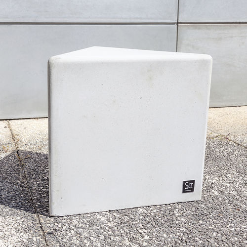 Sgabello contemporaneo - VIDA : 570 - SIT Urban Design - con base in calcestruzzo fibrorinforzato / per spazio pubblico / da esterno