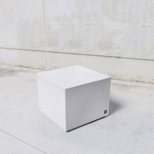 Panca per spazi pubblici contemporanea - CUBO B : 108 - SIT Urban Design - in calcestruzzo