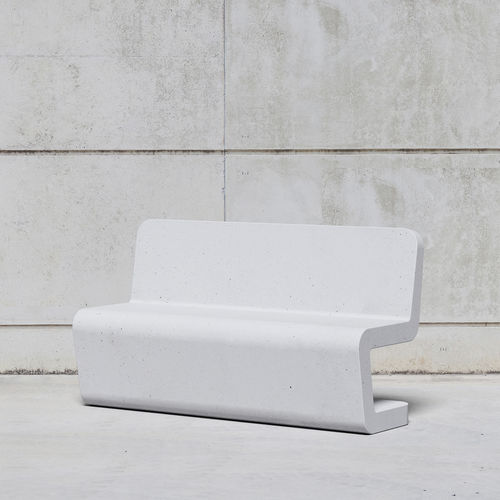 Panca per spazi pubblici design minimalista - FLOW: 440 - SIT Urban Design - in calcestruzzo / con schienale / senza braccioli