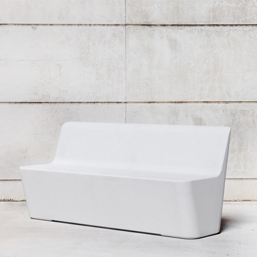 Panca per spazi pubblici design minimalista - SMOOTH 590 - SIT Urban Design - in calcestruzzo / con schienale / senza braccioli