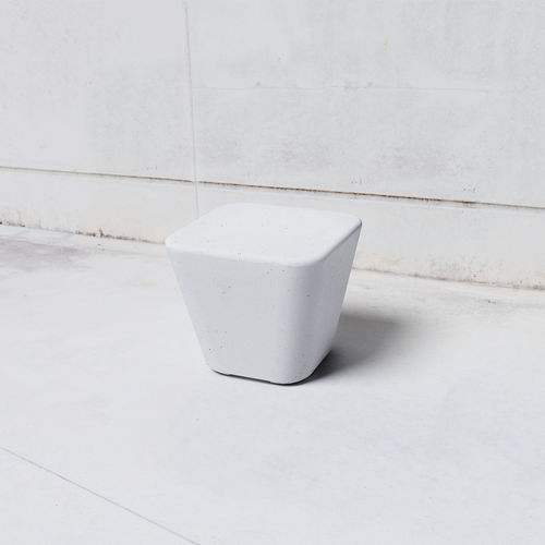 Sgabello design minimalista - SMOOTH: 593 - SIT Urban Design - in calcestruzzo / con supporto in calcestruzzo / con base centrale