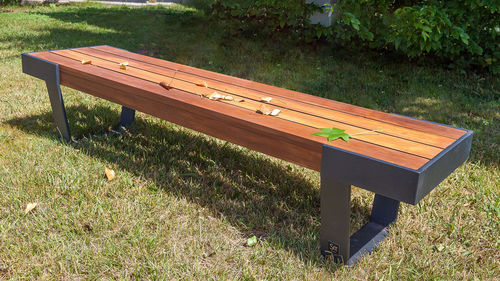 Panca per spazi pubblici contemporanea - Wade 626 - SIT Urban Design - in legno / in metallo / senza schienale