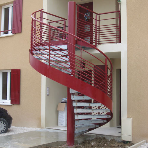 Scala a chiocciola - INDUS - JK TECHNIC - con gradini in metallo / con struttura in acciaio / per edificio ad uso pubblico