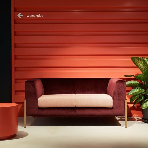 Divano contemporaneo - COOL - UFFICIO DESIGN ITALIA - in tessuto / con braccioli / con cuscino rimovibile