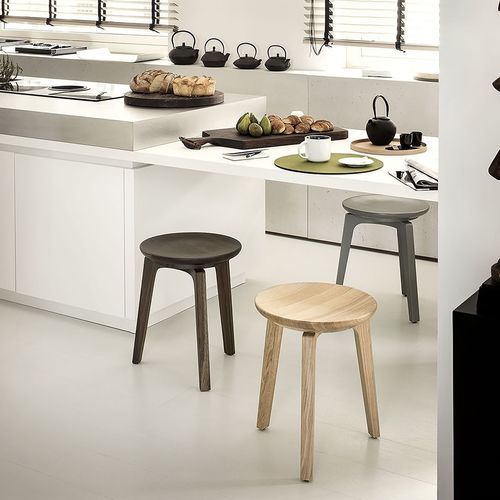 Sgabello classico - TOD - True Design srl - in rovere / in legno massiccio / con supporto in legno