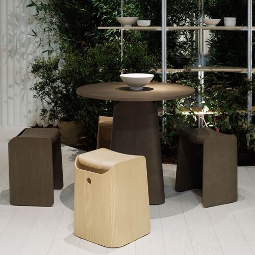 Sgabello contemporaneo - NOMADE - True Design srl - in legno / con supporto in legno / con base centrale