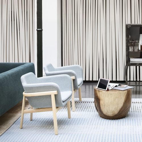 Poltrona visitatore contemporanea - SLIGHT - True Design srl - in tessuto / in espanso / in legno