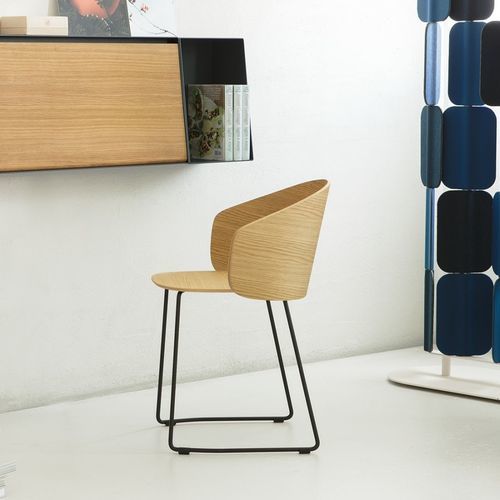 Sedia visitatore contemporanea - NOT - True Design srl - da interno / in legno / con supporto in acciaio