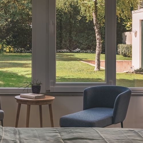 Chaise longue contemporanea - CLARA - True Design srl - in tessuto / in espanso / in faggio