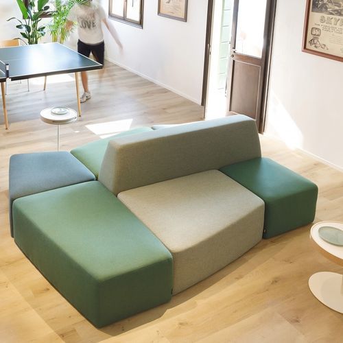 Ottomana contemporanea - STONE - True Design srl - in tessuto / in legno / in espanso