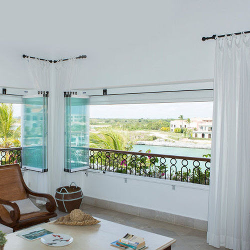Finestra in alluminio - SEEGLASS ONE - C3 Systems SL - scorrevole impilabile / bovindo / con tapparelle integrate