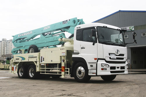 Pompa per calcestruzzo mobile - ECP30ZX - Everdigm Corp - montata su camion